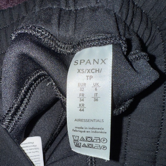 SPANX Black Women's Tapered Leg Pants - Picture 9 of 9